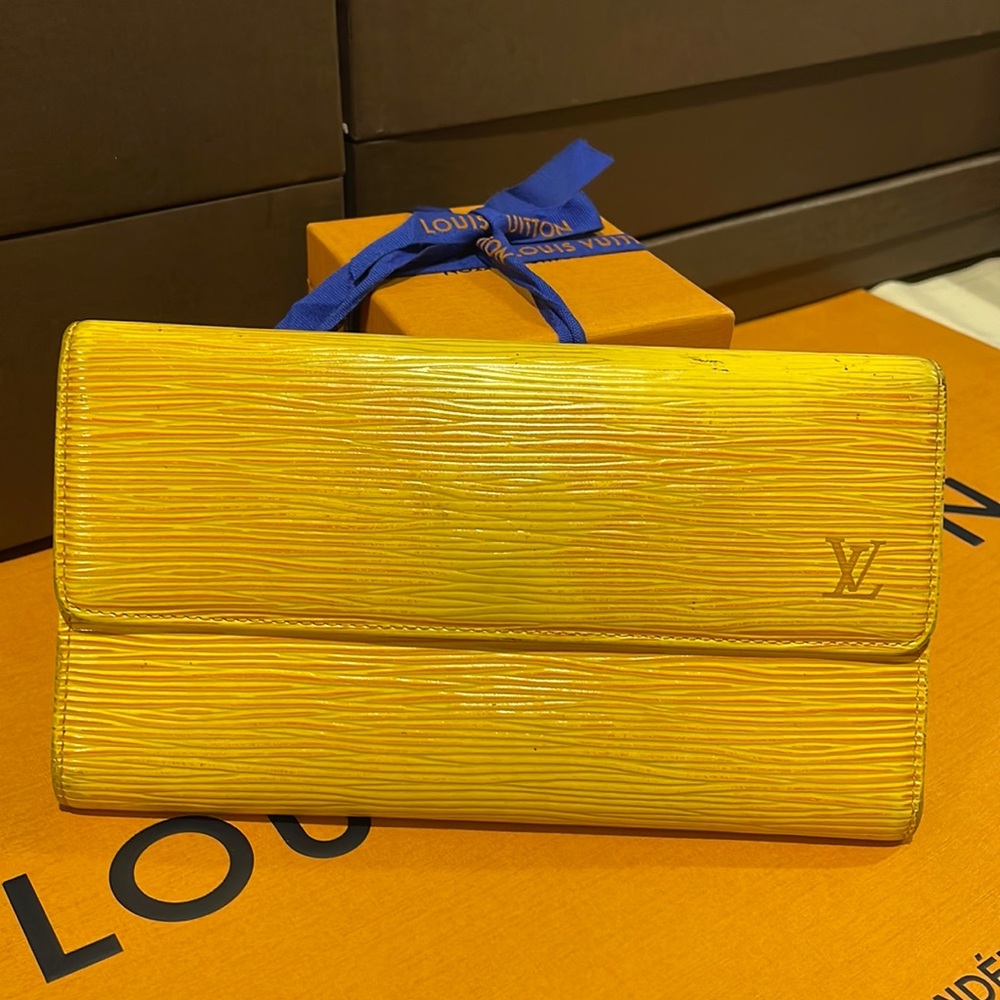 SOLD 💛💛Authentic Yellow Louis Vuitton Trifold Long Wallet